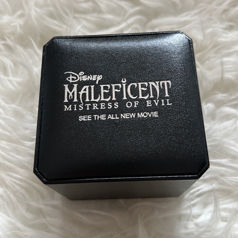 NIB 2019 Disney Maleficent Mistress of Evil Watch & Accessories Plate - Picture 9 of 16